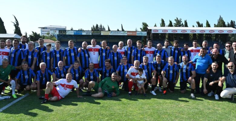 Futbolun efsaneleri Karacabey için sahaya çıktı