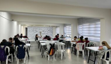 Karacabey Belediyesi Matematik Soru Çözüm Atölyesi ile yeni eğitim yılına güç katıyor