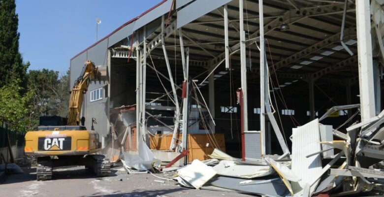 Tahtalı Mahallesi’nde 3 kaçak yapı yıkıldı