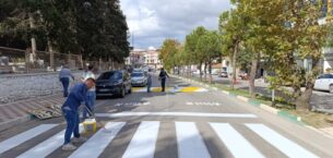 Karacabey’de okul önlerindeki yaya geçitleri yenileniyor