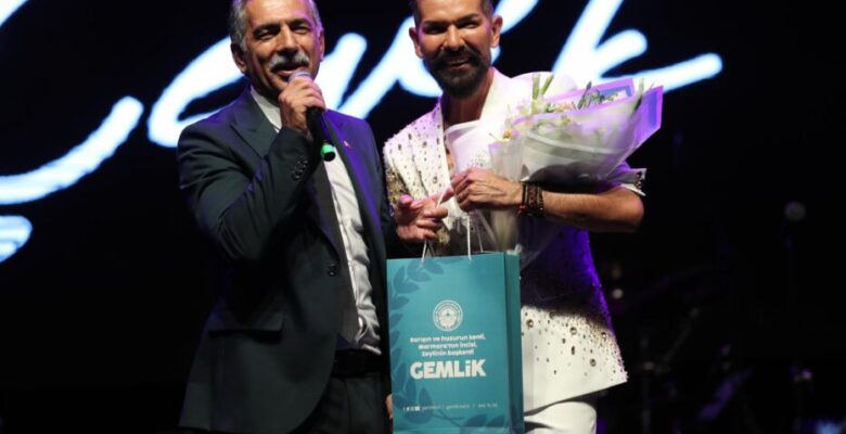 Gemlik Kurtuluş Gününde Mehmet Çevik ile Coştu