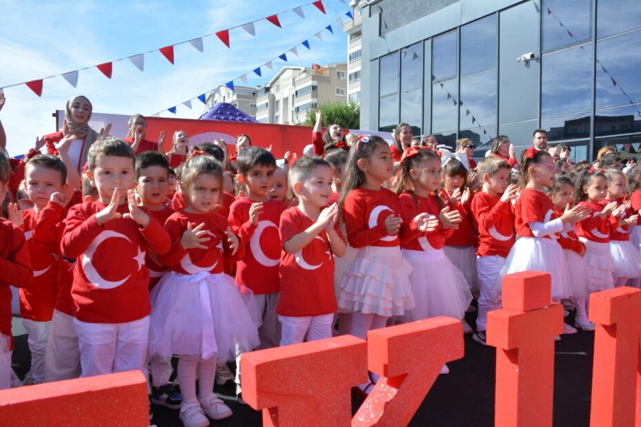 Mavi İnci’den Kortej Yürüyüşüne Büyük Katılım