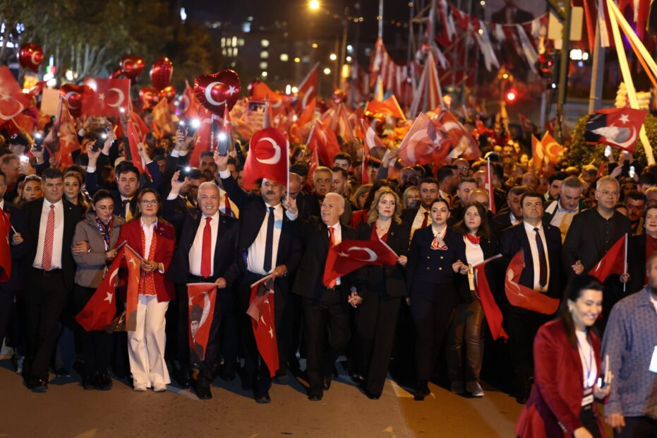 BURSA TEK YÜREK, YAŞASIN CUMHURİYET