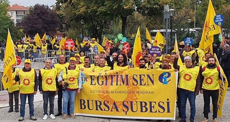 EĞİTİM SEN BURSA; “EĞİTİM KURUMLARININ SİYASALLAŞTIRILMASI GİRİŞİMLERİ KABUL EDİLEMEZ!