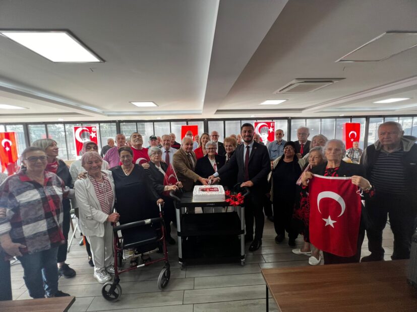 Nilüfer’in büyüklerinden Cumhuriyet Bayramı’nda coşkulu kutlama