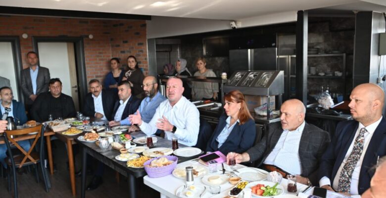 Karabatı’dan Sevgiyolu esnafıyla “prestij” buluşması