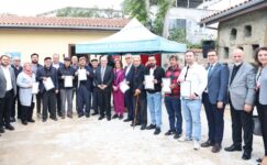 Ürünlü’de 275 hak sahibine imarlı tapu sevinci