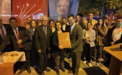 Özgür Şahin Mazbatasını Aldı