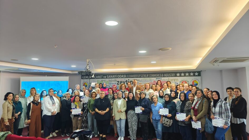 GEMLİK’Lİ KADINLAR DİJİTAL DÜNYADA YERİNİ ALIYOR