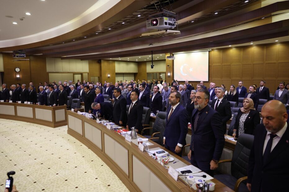 BURSA BÜYÜKŞEHİR BELEDİYE MECLİSİ’NDEN ŞEHİTLERE SAYGI DURUŞU