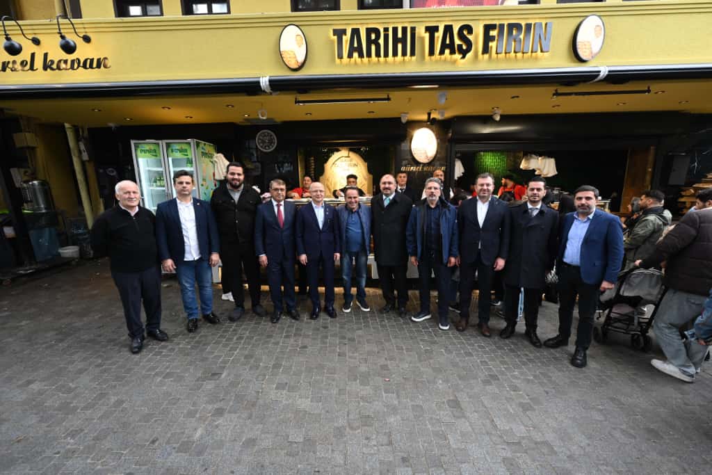 AK Parti Bursa İl Başkanı Davut Gürkan çarşı esnafıyla bir araya geldi
