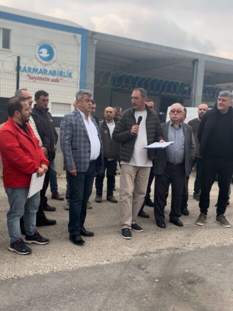 Marmarabirlik Önünde Zeytin Fiyatlarına Tepki