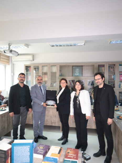 ARENA EĞİTİM KURUMLARI’NDAN PROF. DR. AHMET CEVİZCİ’YE ANLAMLI VEFA