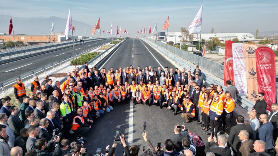 İNEGÖL’ÜN DOĞU KAPISININ GİRİŞ KAVŞAĞI TÖRENLE AÇILDI