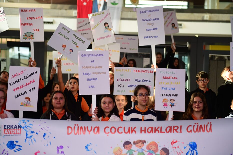 ‘Renkli Pankartlar Atölyesi’ Çocuk Haklarına Dikkat Çekti