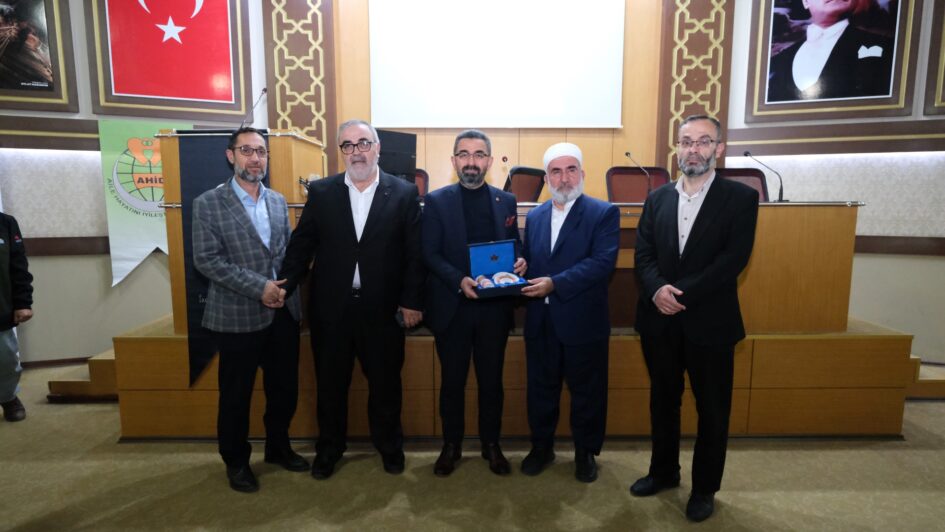 AİLE OKULUNDA “TESETTÜR VE MAHREMİYET” KONUSU İŞLENDİ