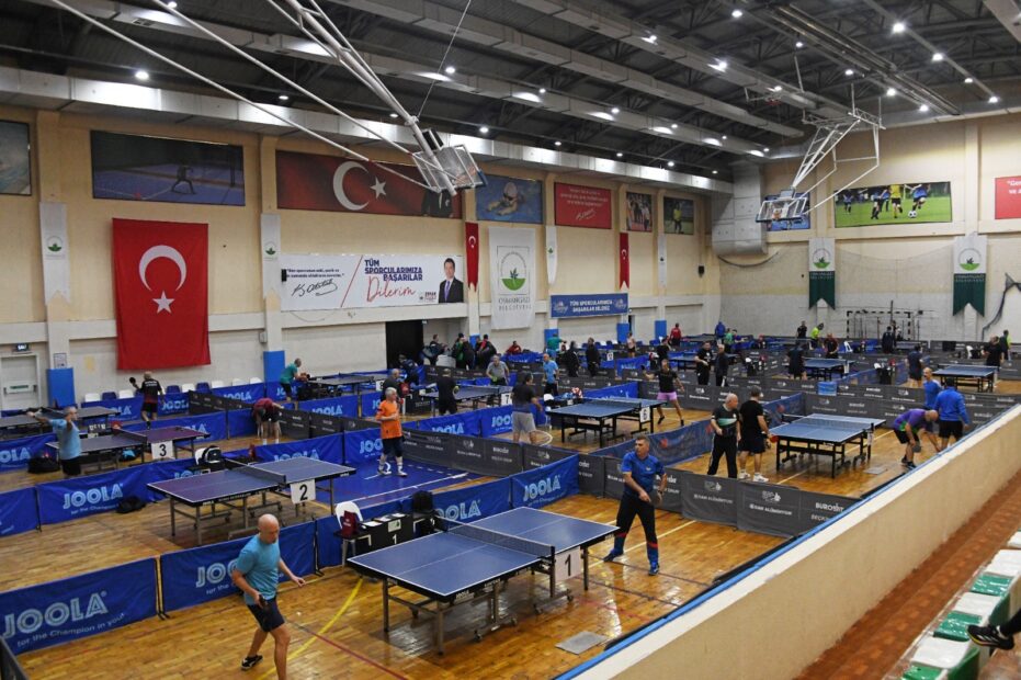 Ulusal Bursa Veteran Masa Tenisi Turnuvası Başladı