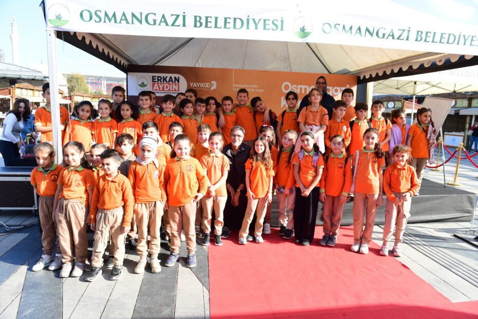 Öğrencilerden Osmangazi Kitap Fuarına Büyük İlgi