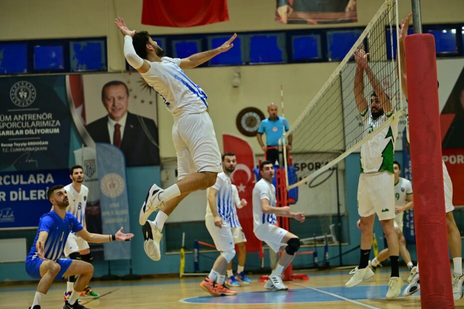 KARACABEY BELEDİYESPOR İLK DEVREYİ UMUTLU KAPATTI