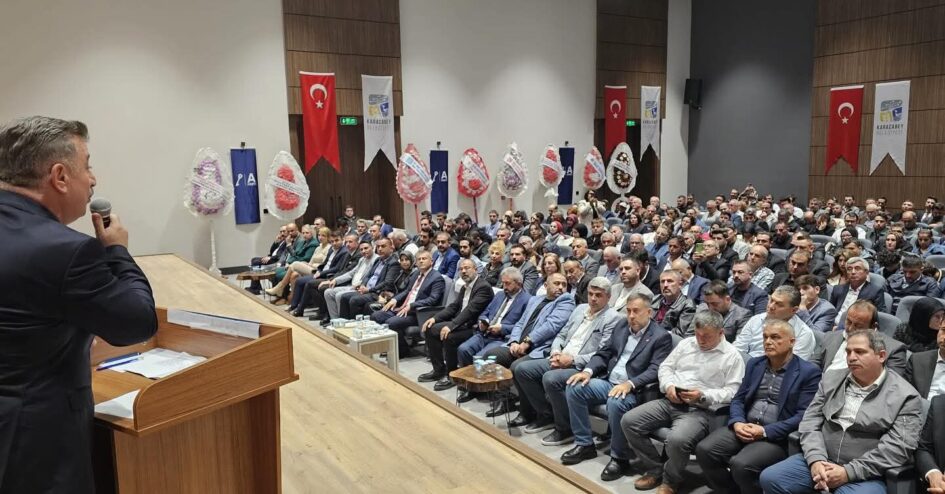 Anahtar Parti’den Karacabey’de hodri meydan! Salona sığmayan kongre