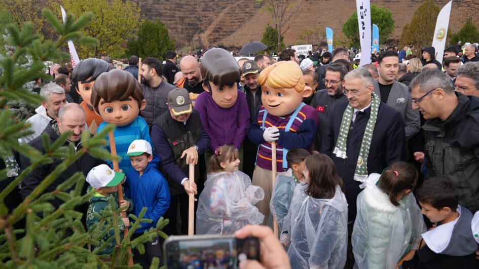GÜRSU TEK YÜREK OLDU, BİNLERCE FİDANLA DOLDU