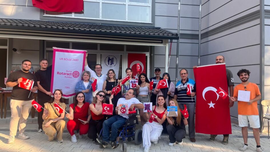 BURSA ROTARACT KULÜBÜ’NDEN “CUMHURİYET YOLU PROJELERİ”