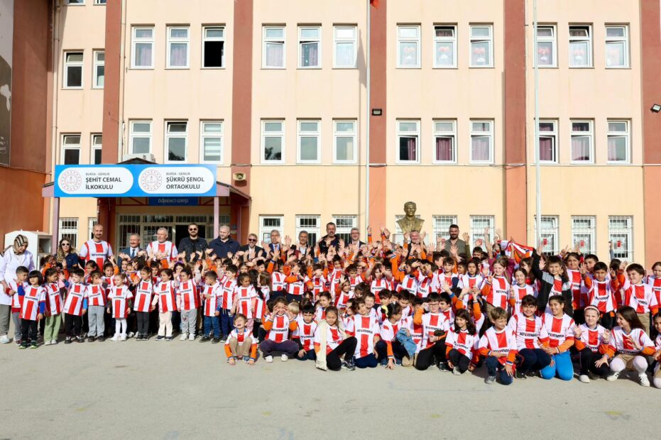 Gemlik Spor formaları okullarda çocuklarımızla buluşmaya devam ediyor