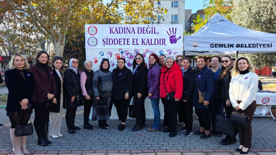 GEMLİK KENT KONSEYİ KADIN MECLİSİNDEN 25 KASIM FARKINDALIK ETKİNLİĞİ