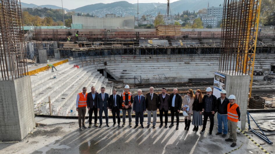 ATATÜRK SPOR SALONU HIZLA YÜKSELİYOR