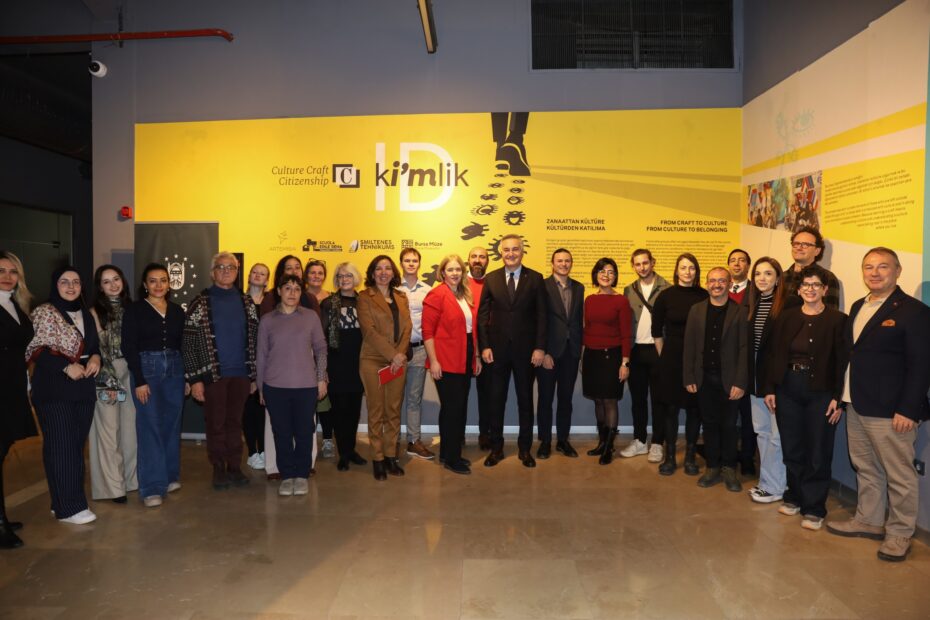 GÖÇMENLERİN YOLCULUĞU ‘KİMLİK’LE SERGİLENDİ