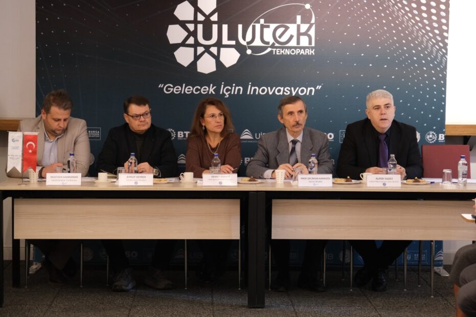 ‘TEKNOLOJİ SAHNESİ’NDE AKILLI ŞEHİRCİLİK KONUŞULDU