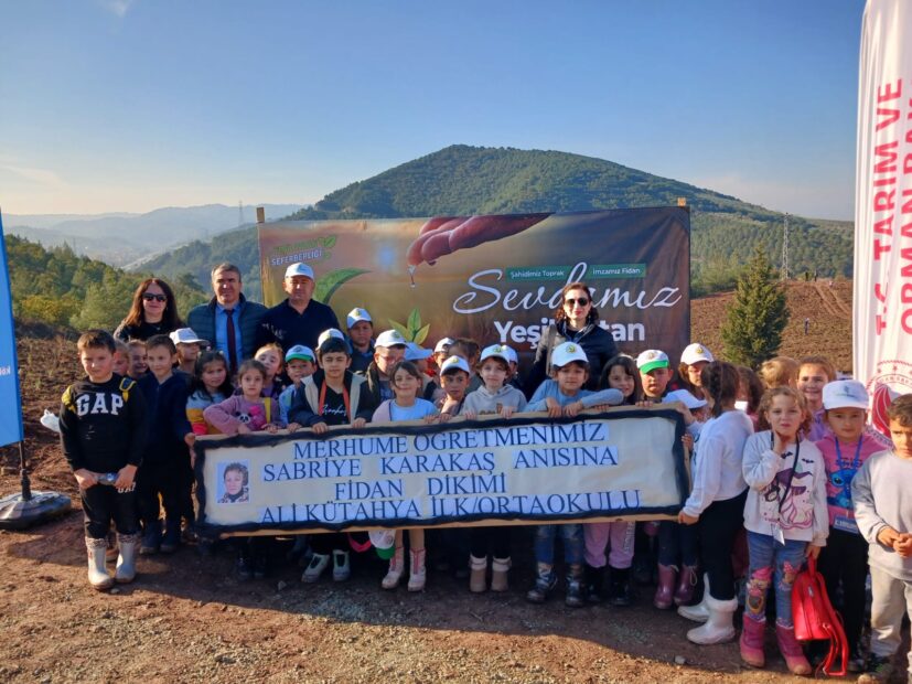 Vefat Eden Öğretmenleri İçin Fidan Diktirdiler