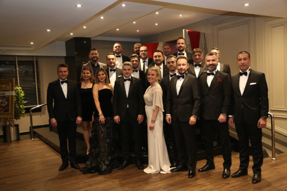 GESİAD ÜYELERİ YILBAŞI BALOSUNDA BULUŞTU