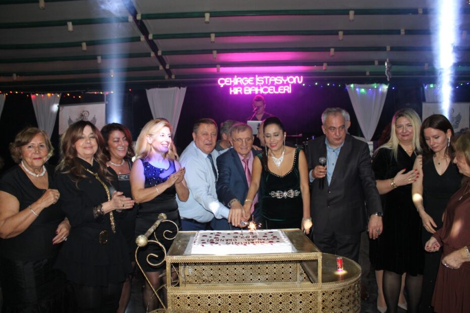 MUSİKİNİN SULTANLARI KOROSUNDAN YILBAŞI BALOSU COŞKUSU