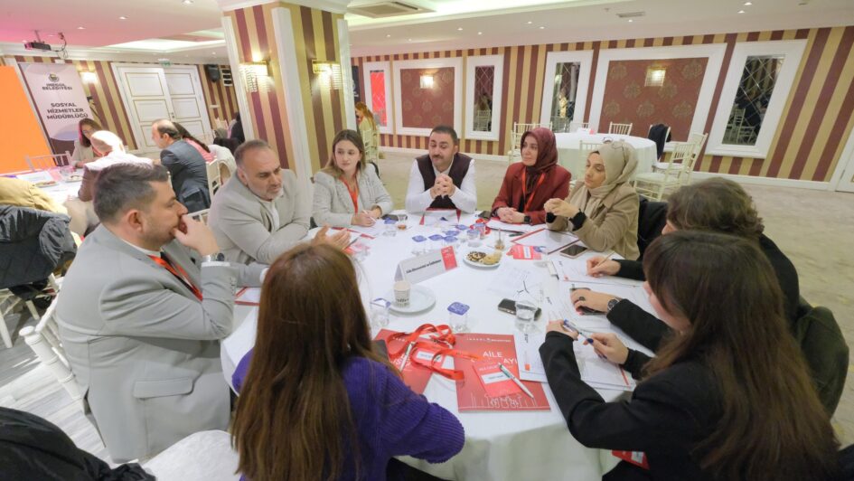 GÜÇLÜ AİLE VE GÜÇLÜ TOPLUMUN YOL HARİTASI İNEGÖL’DE ÇİZİLDİ