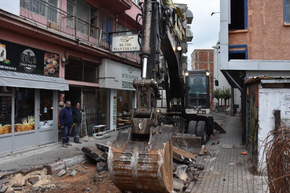 Gemlik’te Yol Çalışmaları Hız Kesmeden Devam Ediyor