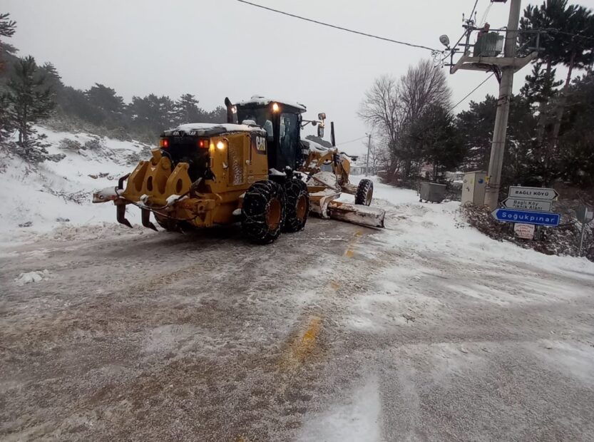 Osmangazi Belediyesi Ekiplerinden Karla Mücadelede Hızlı Müdahale