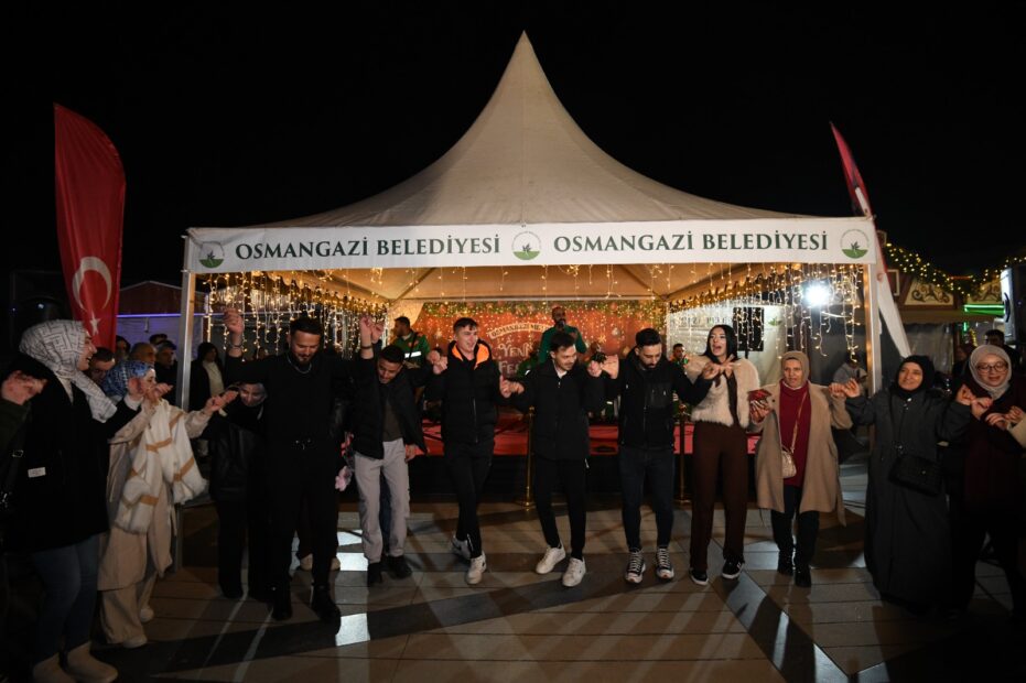 Yeni Yıl Festivali Akşam Saatlerine Renk Kattı