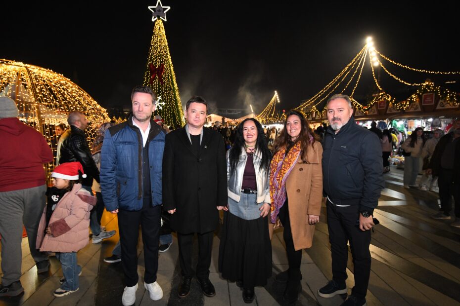 Yeni Yıl Festivali’nde Başkan Erkan Aydın Vatandaşlarla Buluştu