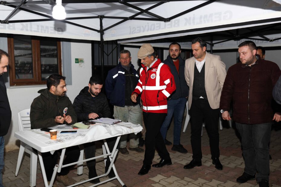 GEMLİK BELEDİYESİ YAĞLIK ZEYTİN ALIMLARINA BUGÜN UMURBEY’DE DEVAM ETTİ