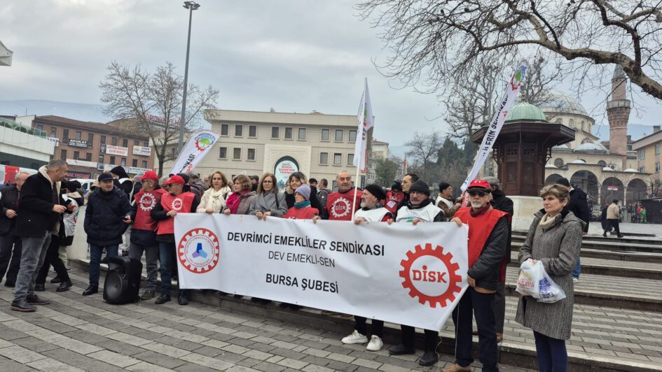 DEV EMEKLİ SEN MEYDANLARDAN SESLENDİ; “SEFALET ÜCRETİNİ KABUL ETMİYORUZ”