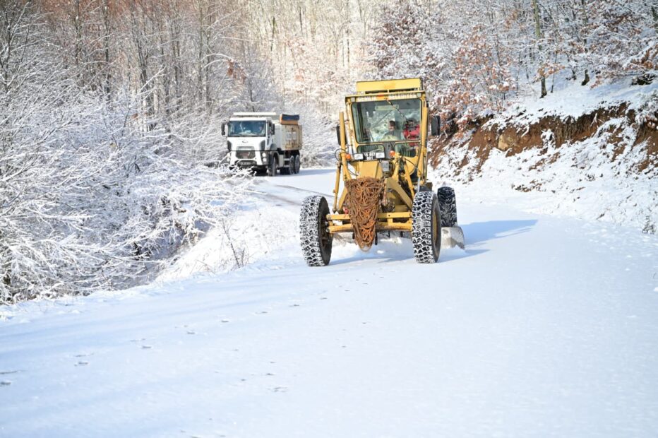 Gemlik Belediyesi’nden Yüksek Kesimlerde Karla Mücadele