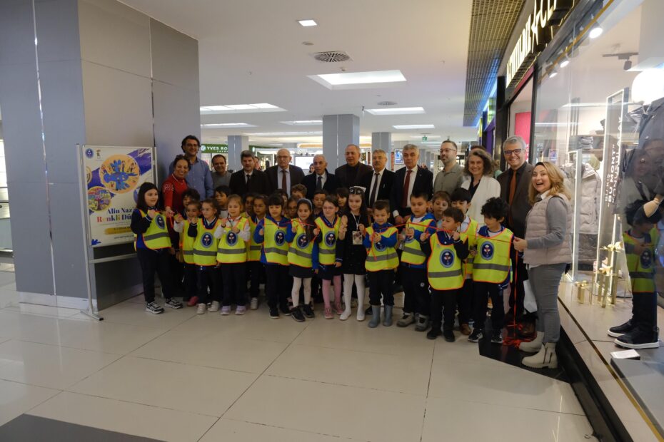 ”Alin Naz’ın Renkli Dünyası” Sergisi Yoğun İlgi Gördü