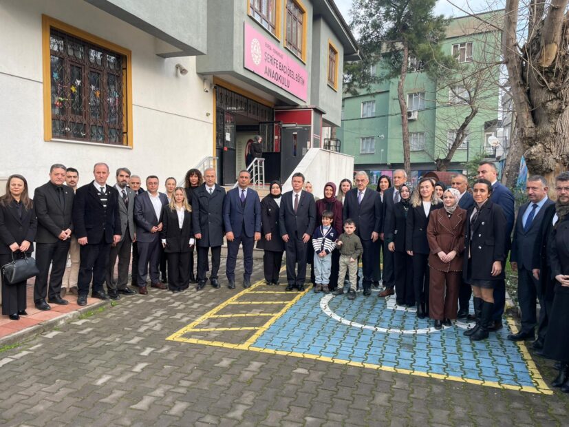 BURSA’DA ÖĞRENCİLERİN KARNE HEYECANI