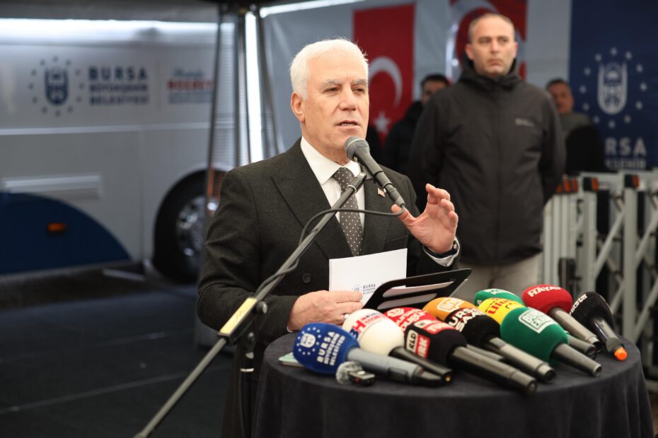 BAŞKAN MUSTAFA BOZBEY: KENTE HİZMET ETMENİN ONURUNU YAŞIYORUZ