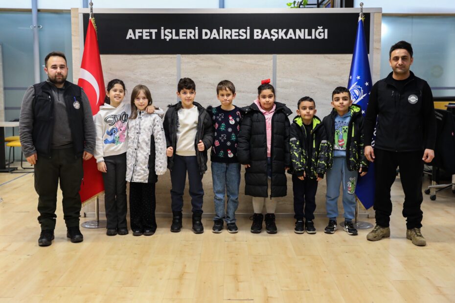 ÇOCUKLAR AFET BİLİNCİNİ EĞLENEREK KAZANIYOR