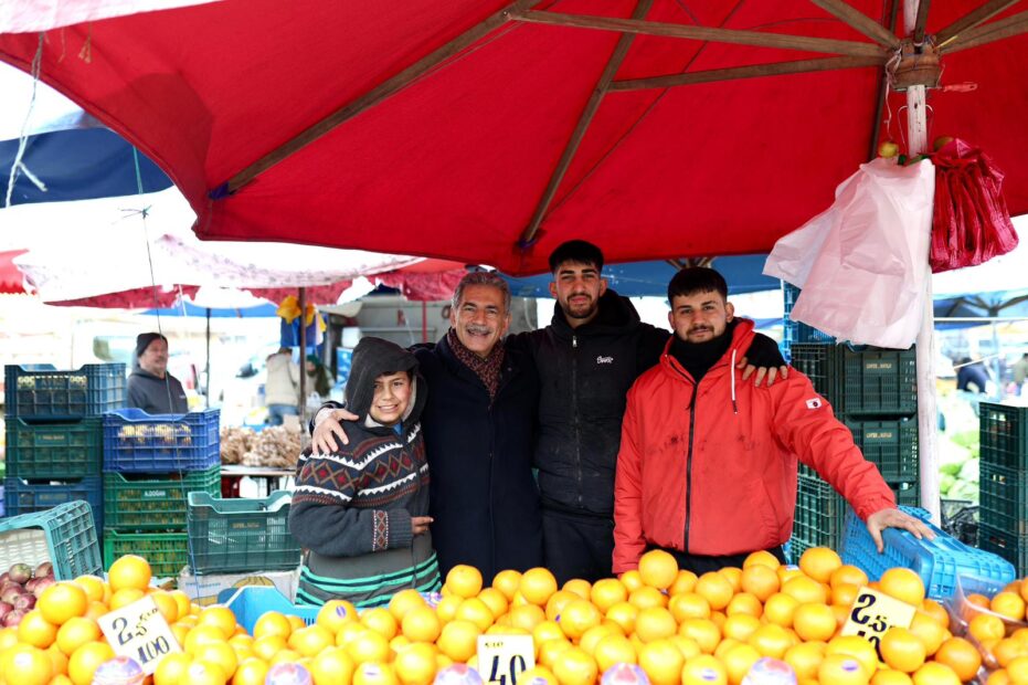 Gemlik Belediyesi’nden Perşembe Pazarı’nda Çorba İkramı