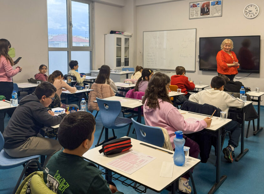 ARENA BURSLULUK SINAVI’NA BURSA’DA YOĞUN İLGİ