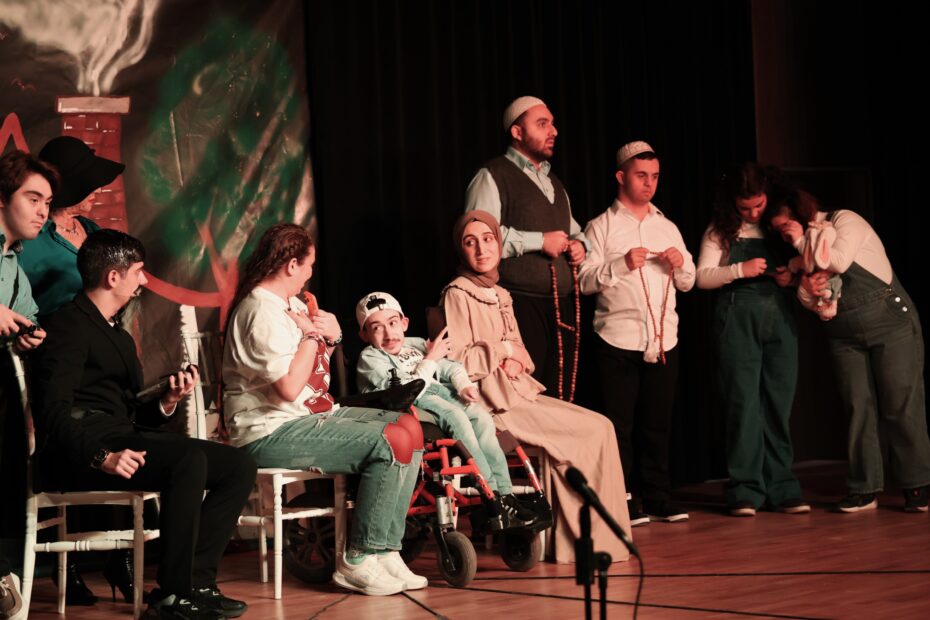 ‘Miras Değil Mübarek’ Tiyatro Oyunu İkinci Gösterimiyle Büyük Beğeni Topladı