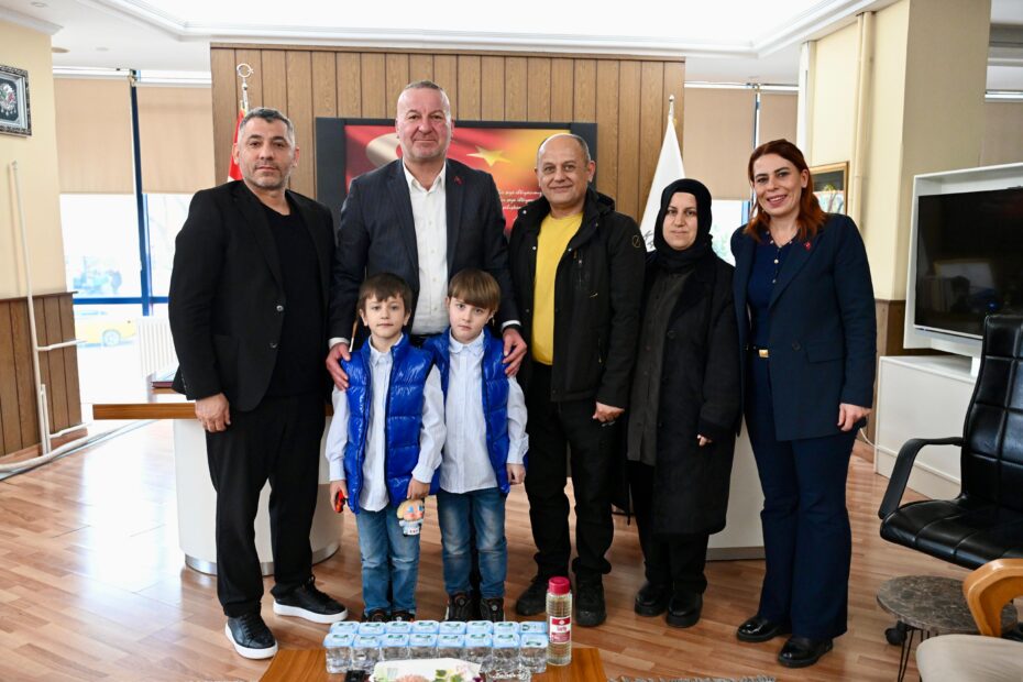 BAŞKAN KARABATI’DAN DMD HASTASI YAĞIZ EFE İÇİN YARDIM ÇAĞRISI